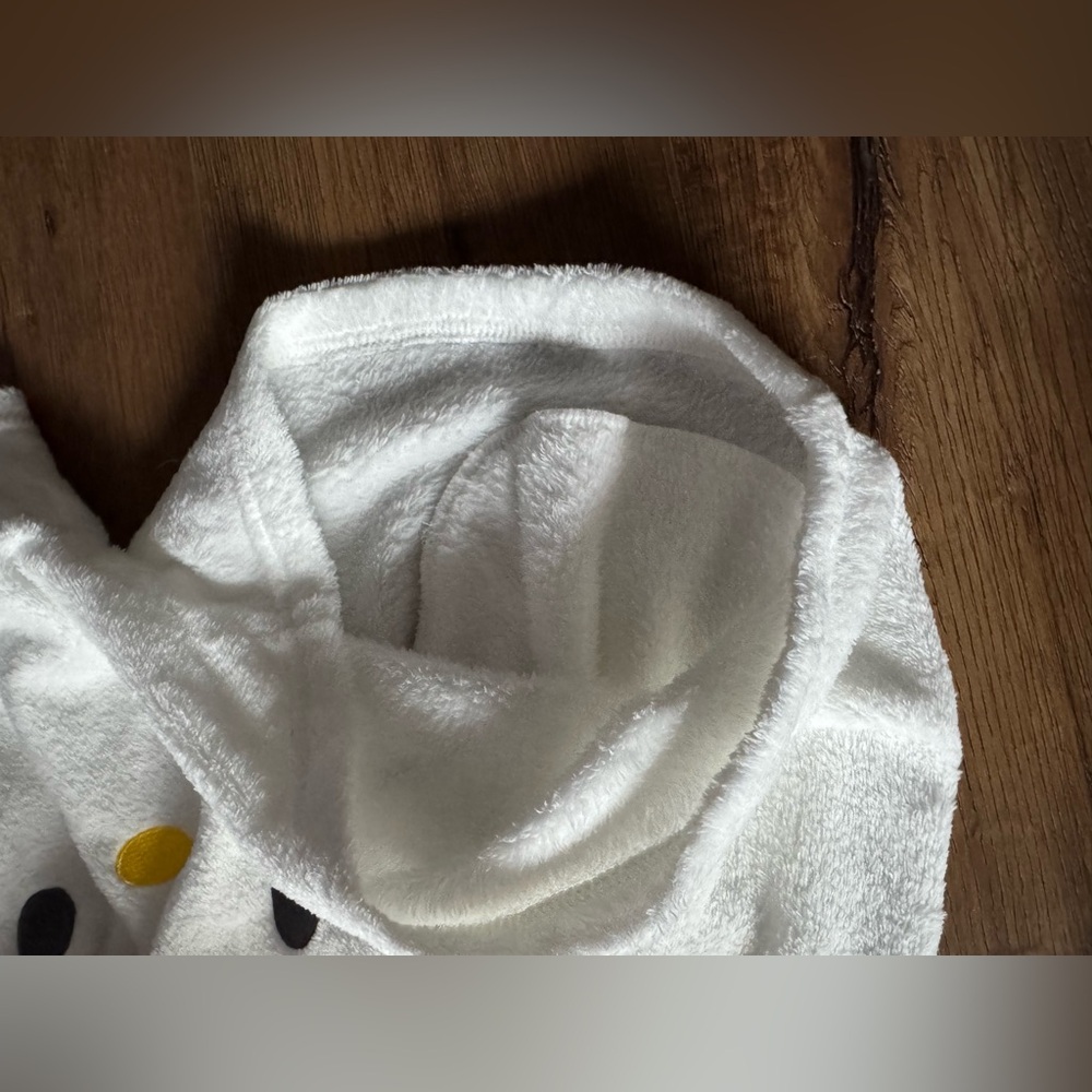 HELLO KITTY-Imported (NWT) Women's White & Pink Plush Shorts - Picture 8 of 12